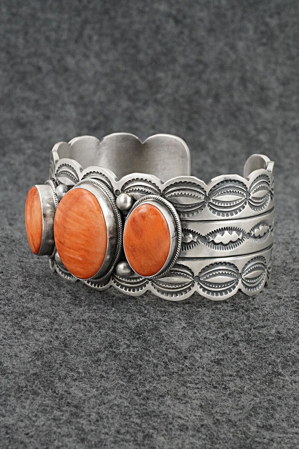 Spiny Oyster & Sterling Silver Bracelet - Mark Yazzie