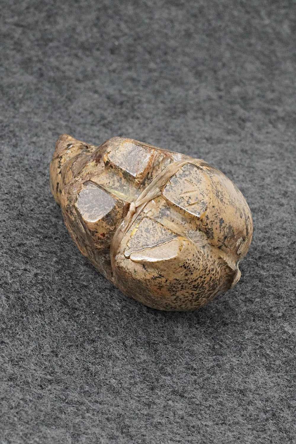 Bear Zuni Fetish Carving - Freddie Leekya