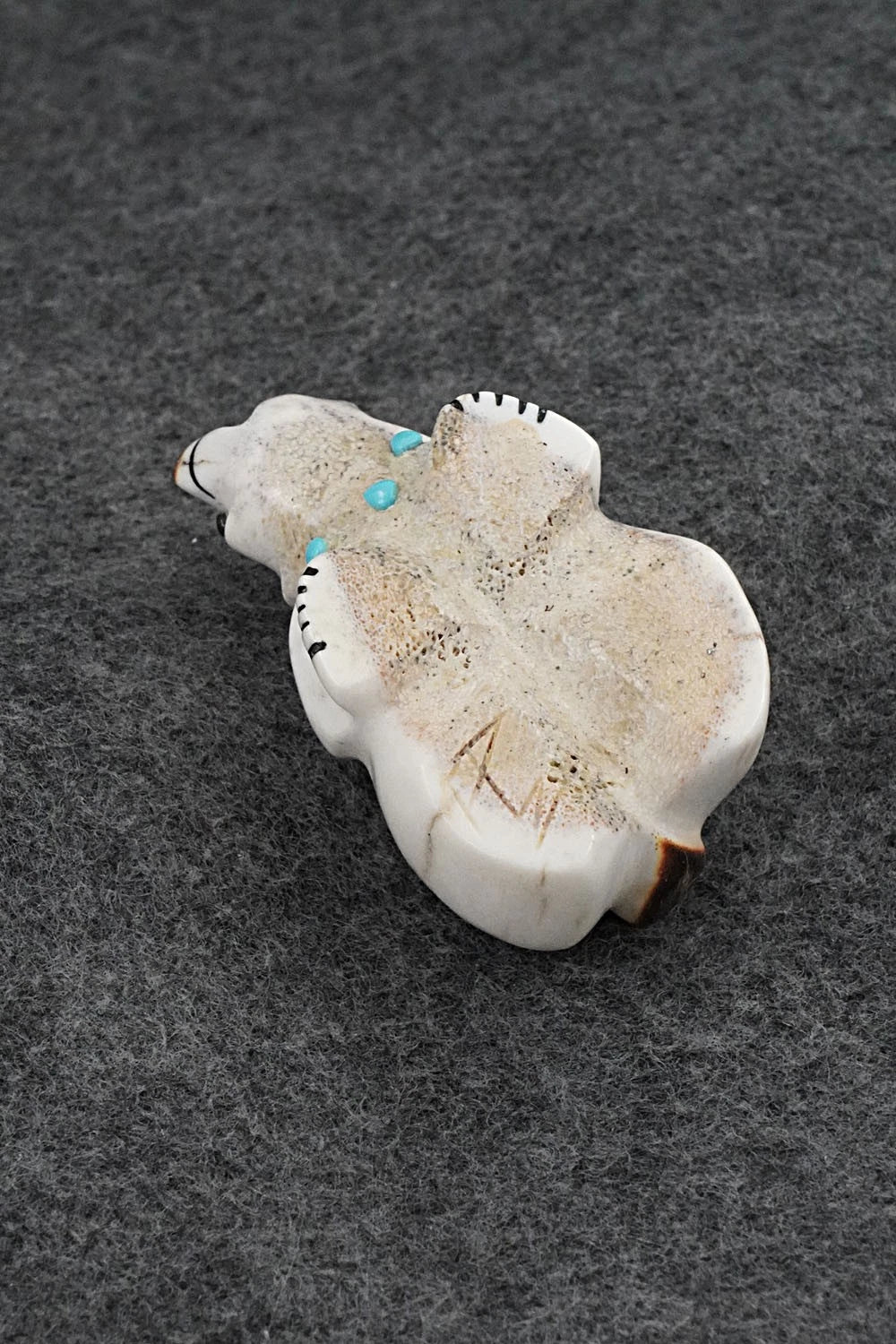 Bear Zuni Fetish Carving - Claudia Peina