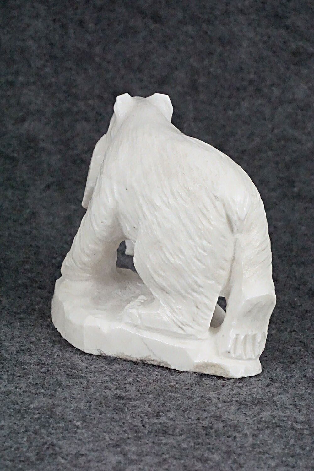 Polar Bear Zuni Fetish Carving - Derrick Kaamasee