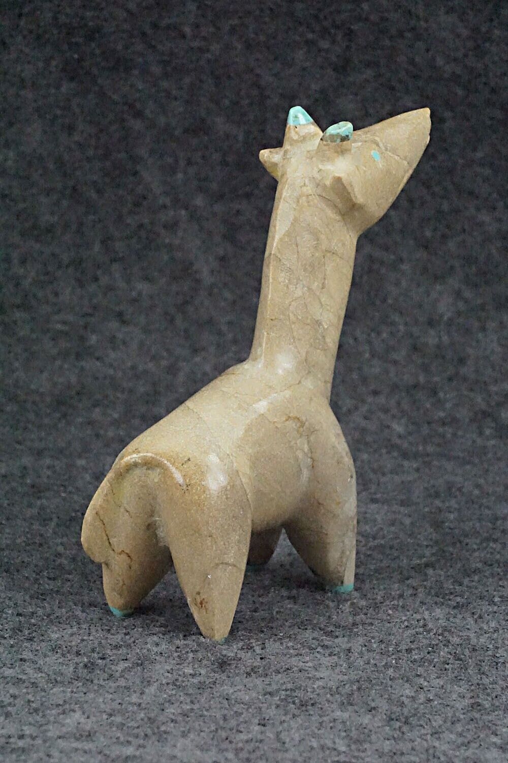 Giraffe Zuni Fetish Carving - Enrike Leekya
