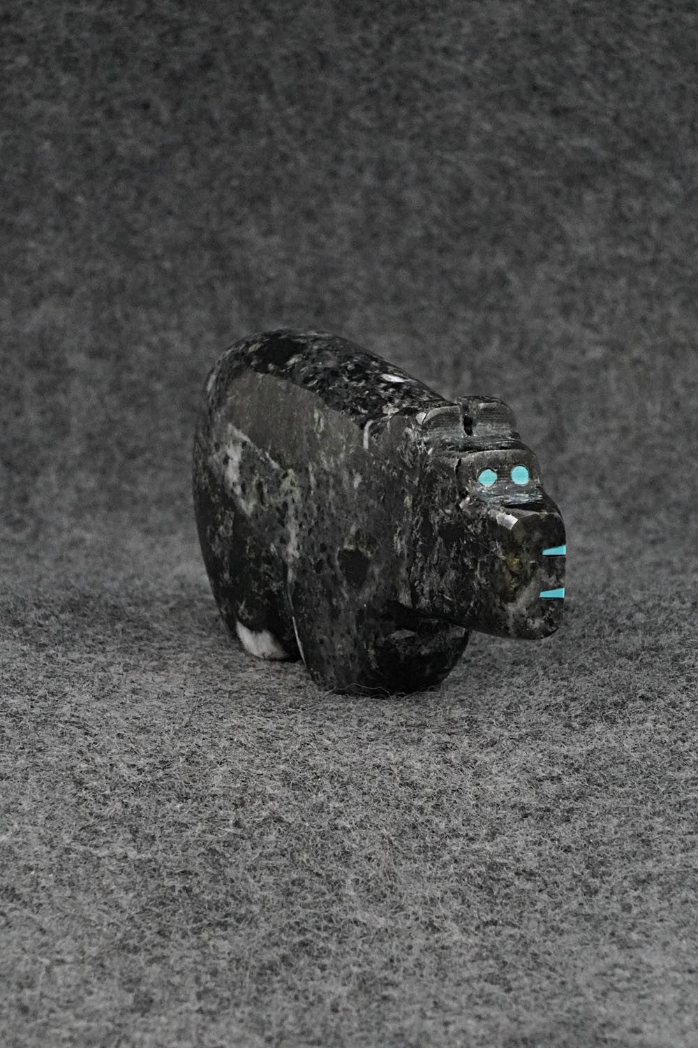 Bear Zuni Fetish Carving - Bernard Laiwakete