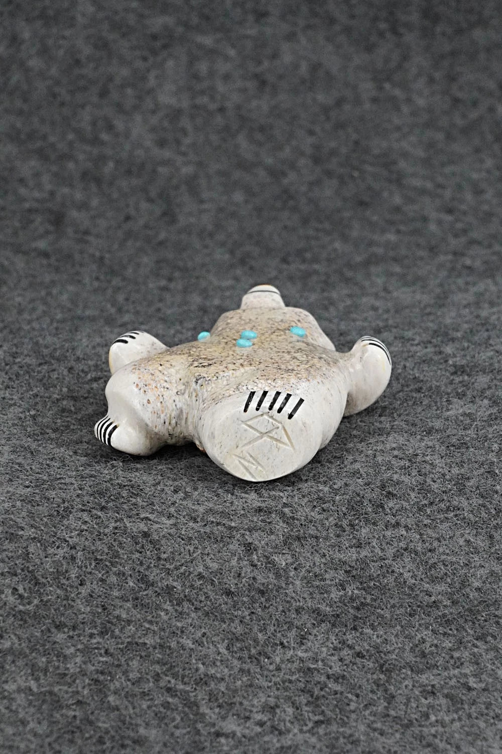 Bear Zuni Fetish Carving - Claudia Peina