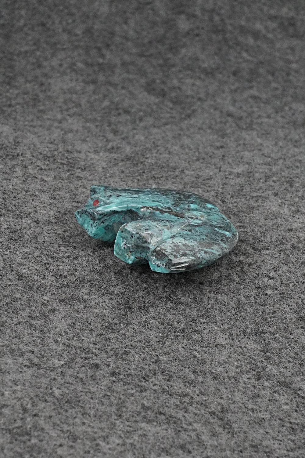 Bear Zuni Fetish Carving - Kenric Laiwekete