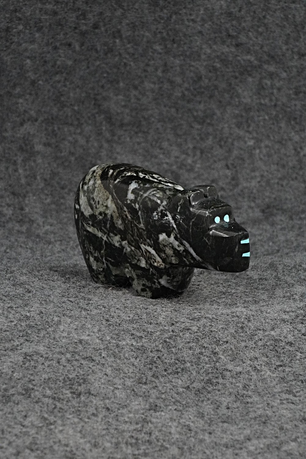 Bear Zuni Fetish Carving - Bernard Laiwakete