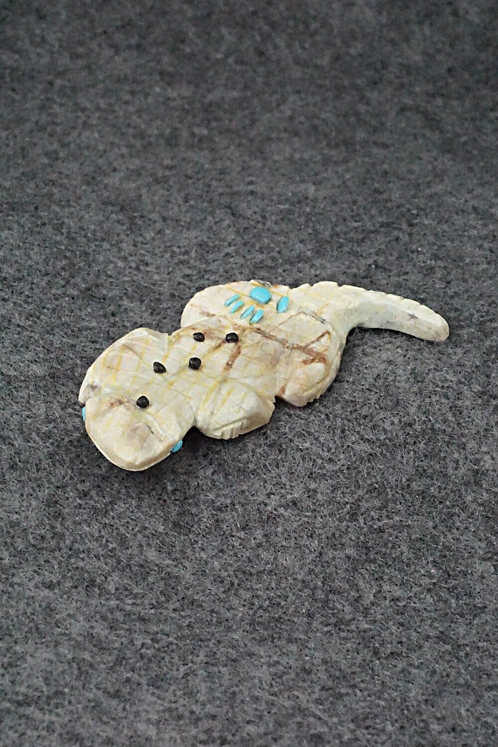 Lizard Zuni Fetish Carving - Danette Laate