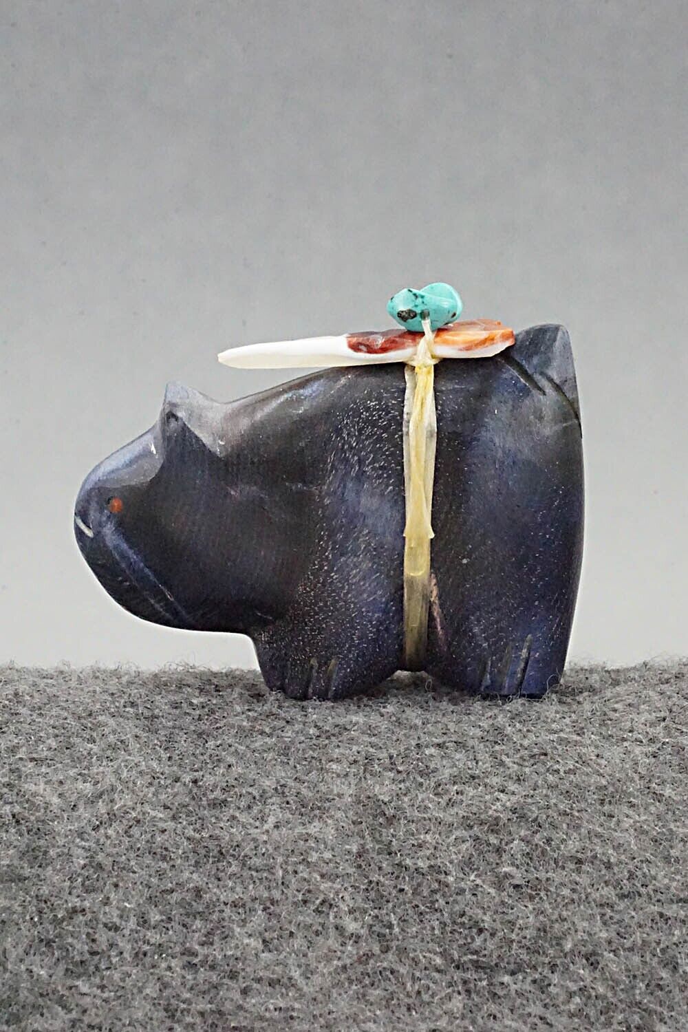 Bear Zuni Fetish Carving - Daphne Quam