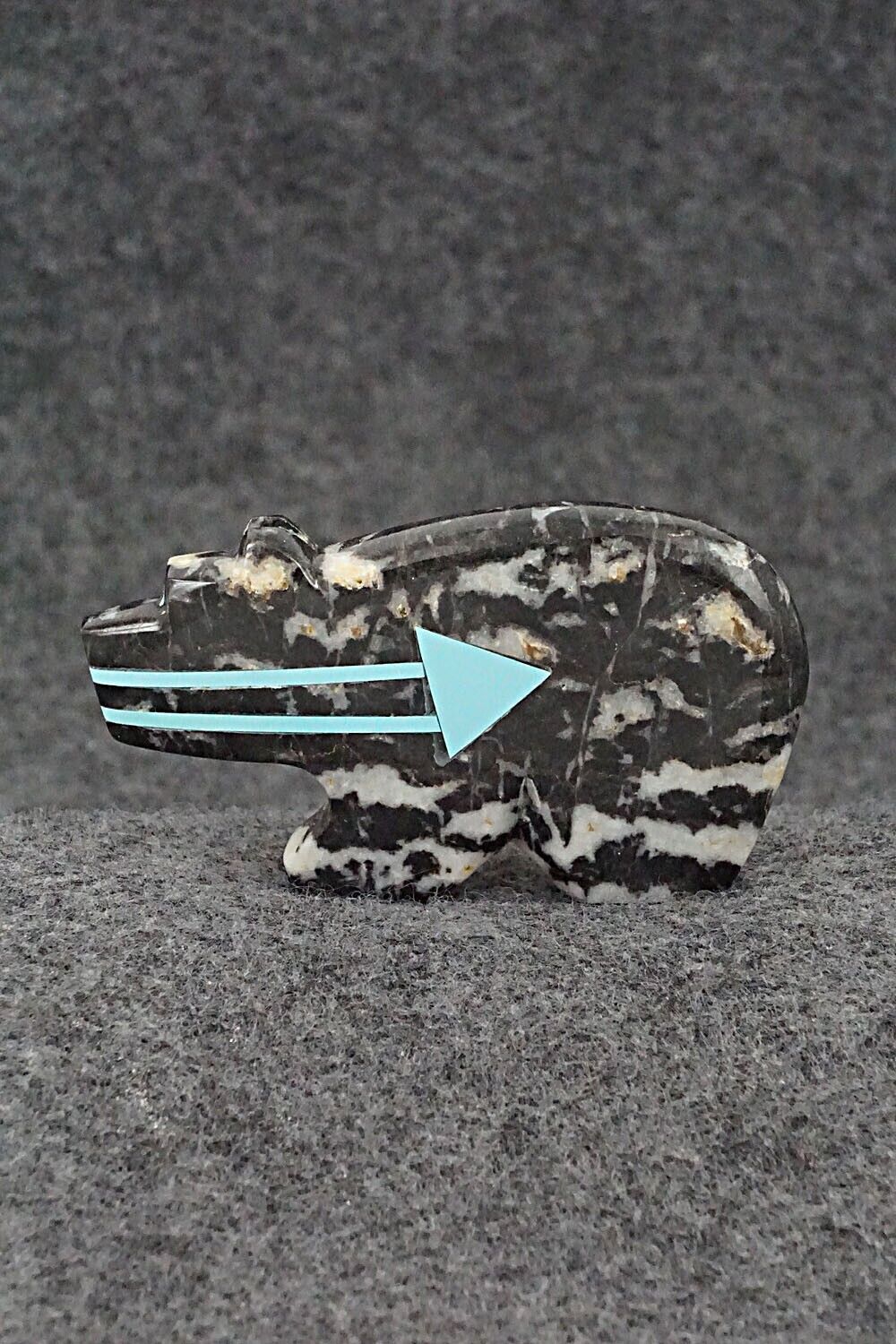 Bear Zuni Fetish Carving - Bernard Laiwakete