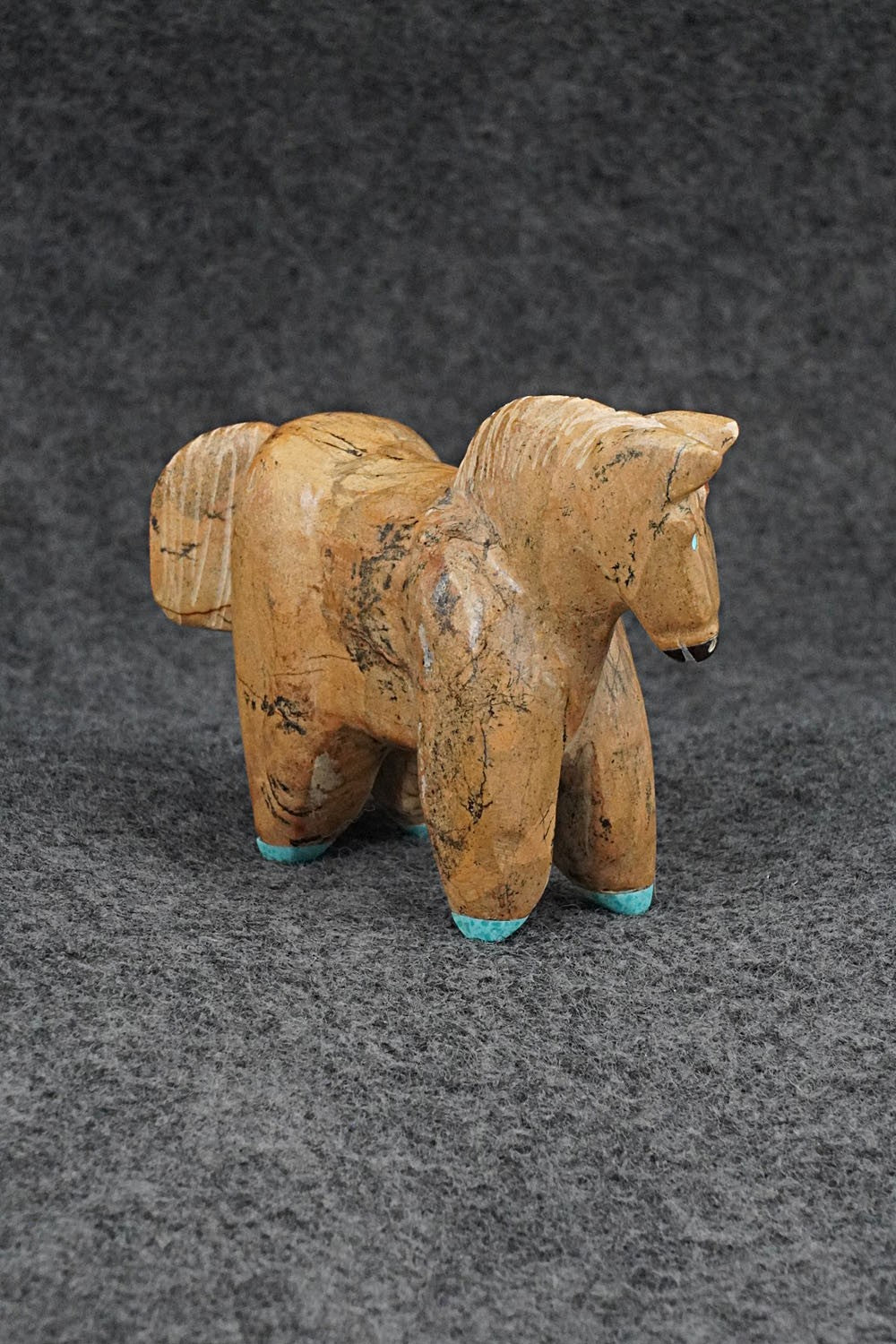 Horse Zuni Fetish Carving - Freddie Leekya