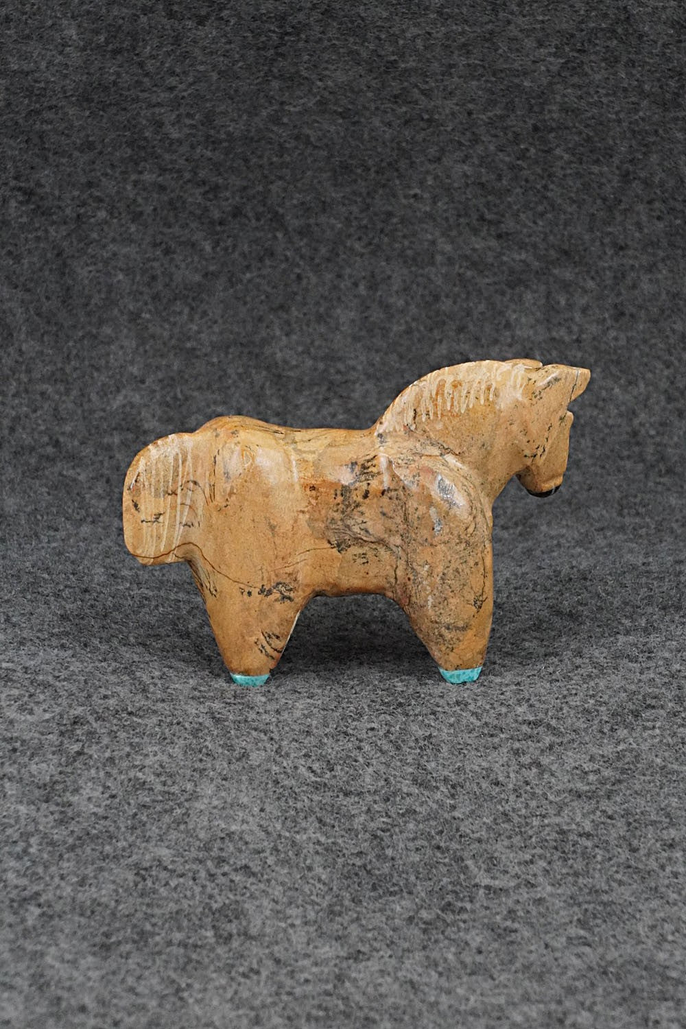 Horse Zuni Fetish Carving - Freddie Leekya