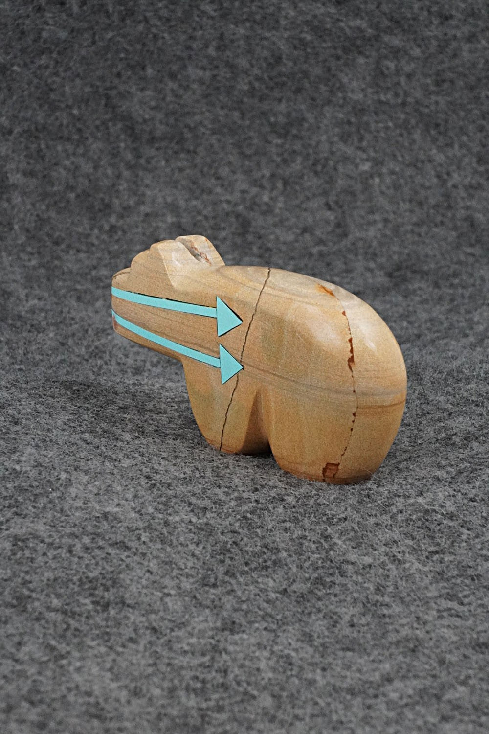 Bear Zuni Fetish Carving - Bernard Laiwakete