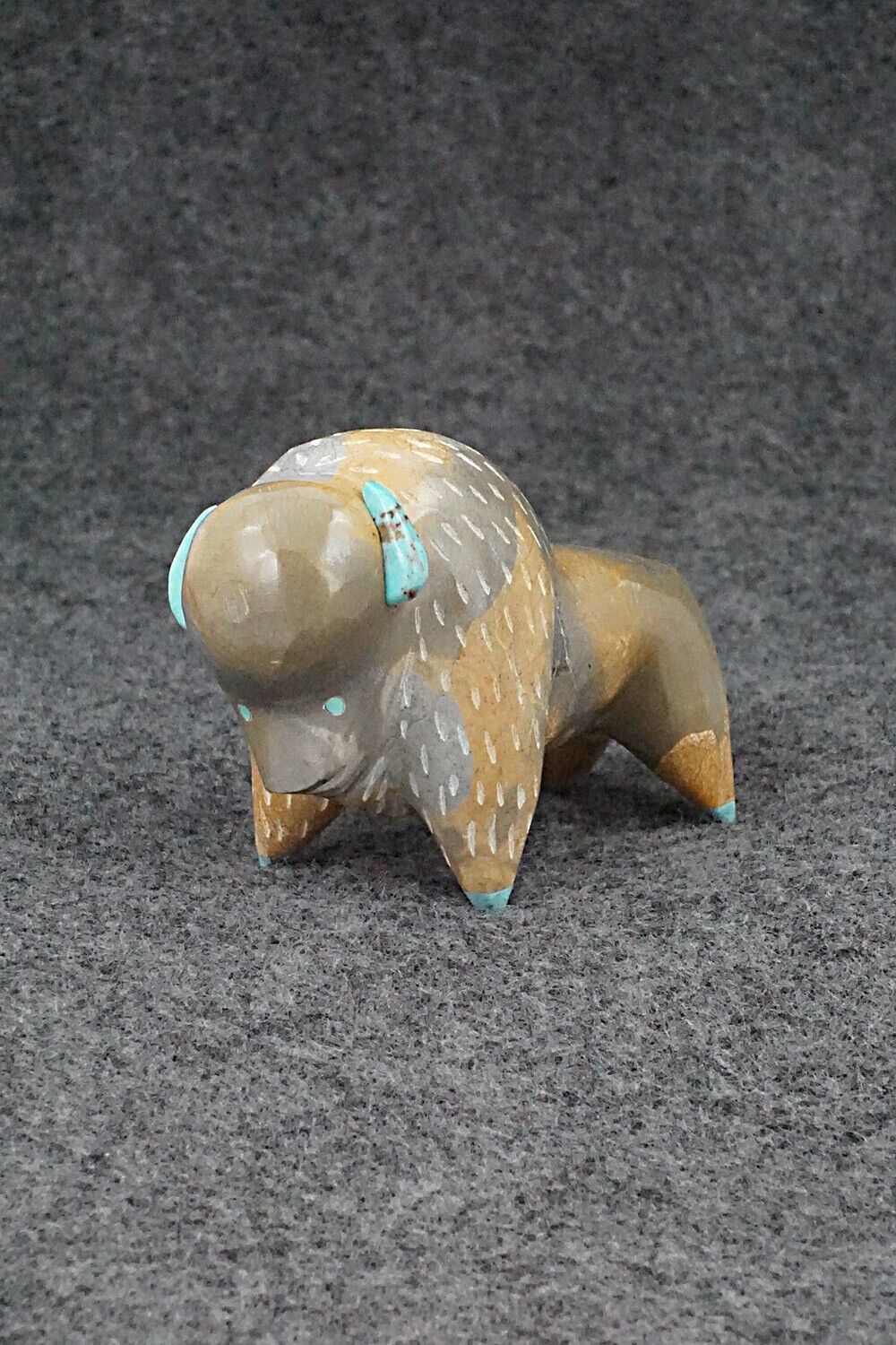 Buffalo Zuni Fetish Carving - Enrike Leekya