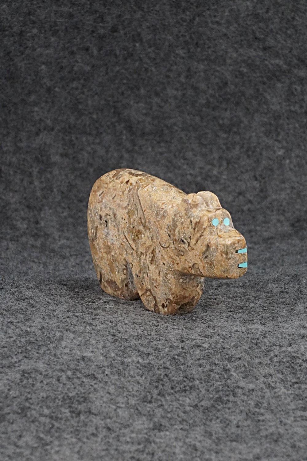 Bear Zuni Fetish Carving - Bernard Laiwakete