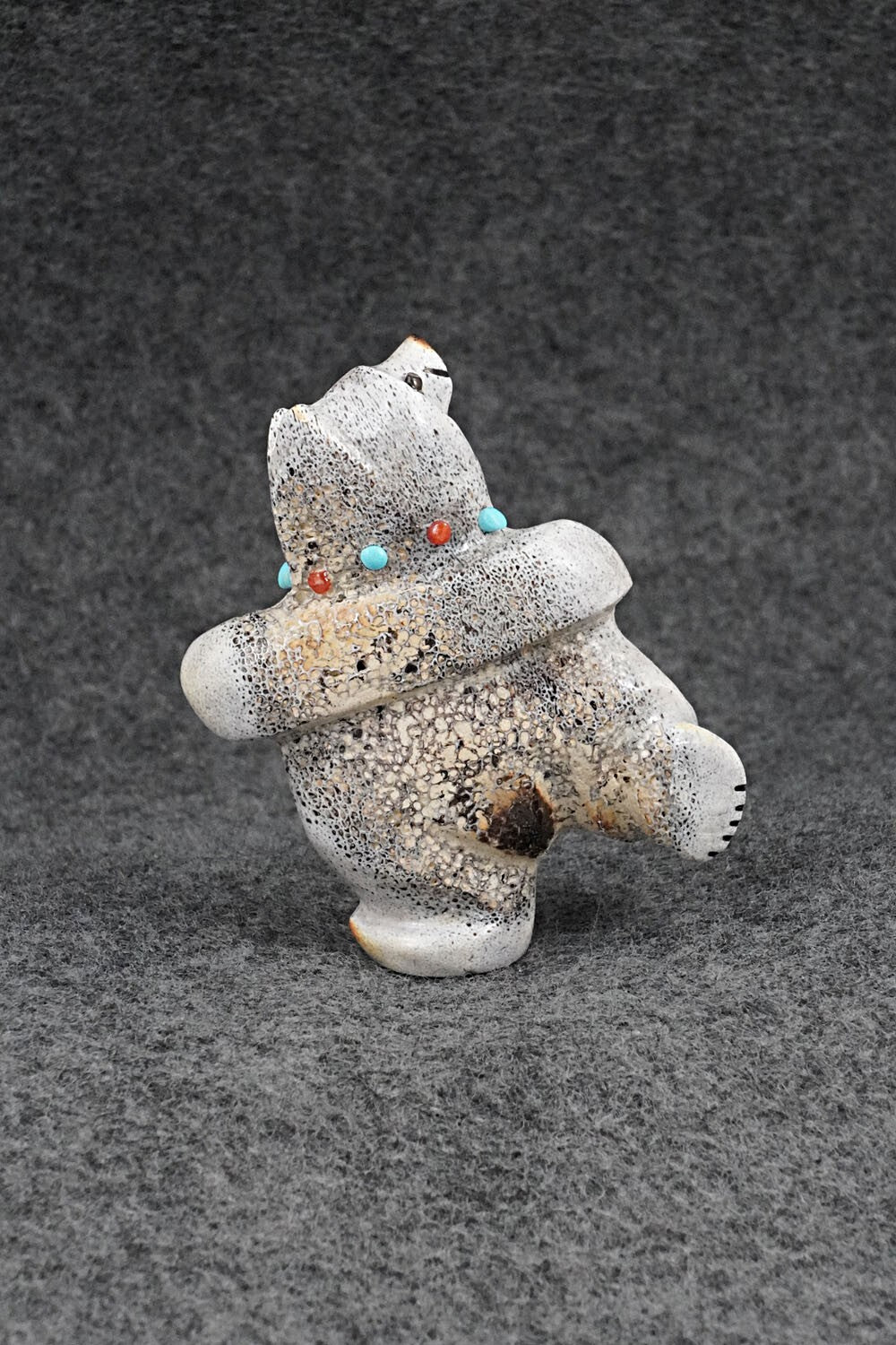 Bear Zuni Fetish Carving - Claudia Peina