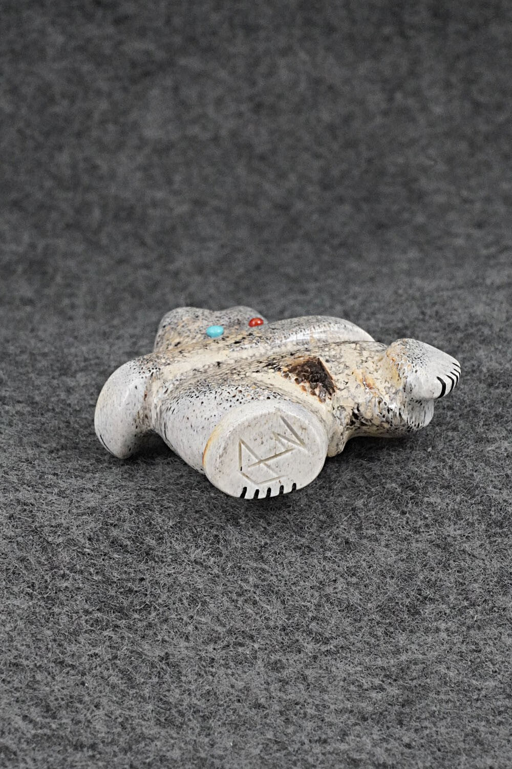 Bear Zuni Fetish Carving - Claudia Peina