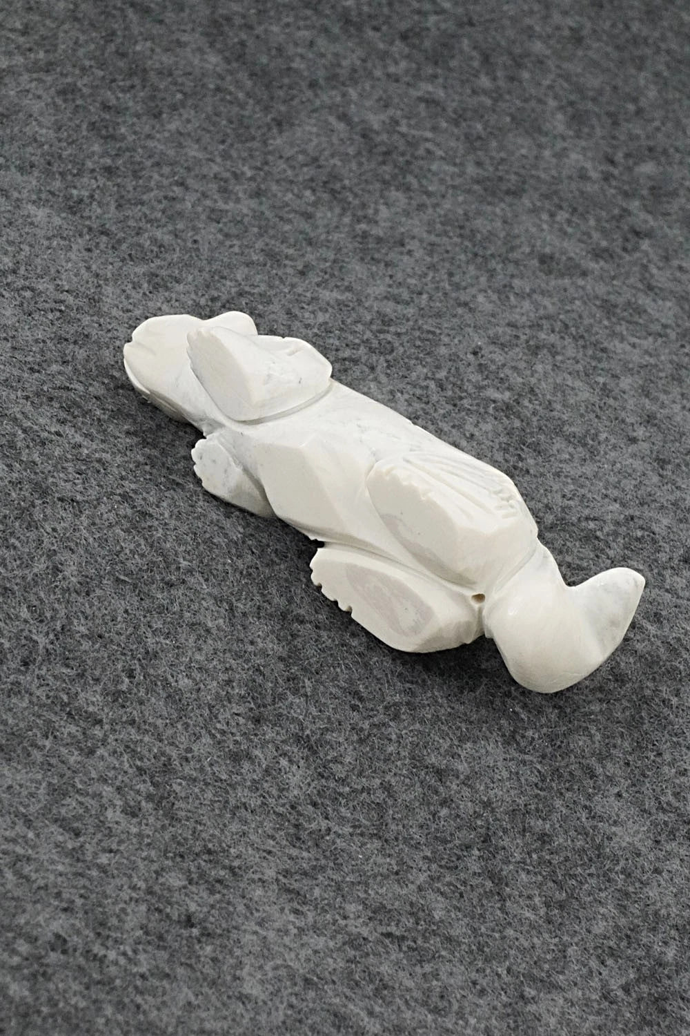 Mountain Lion Zuni Fetish Carving - Adrian Cachini
