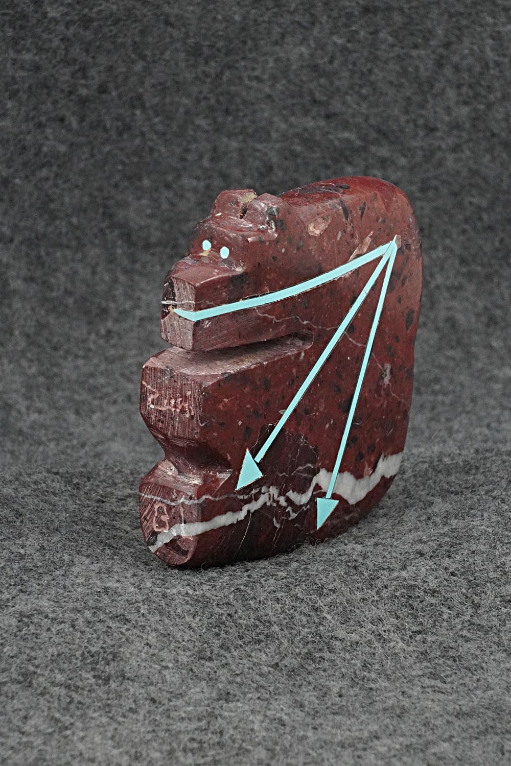Bear Zuni Fetish Carving - Bernard Laiwakete