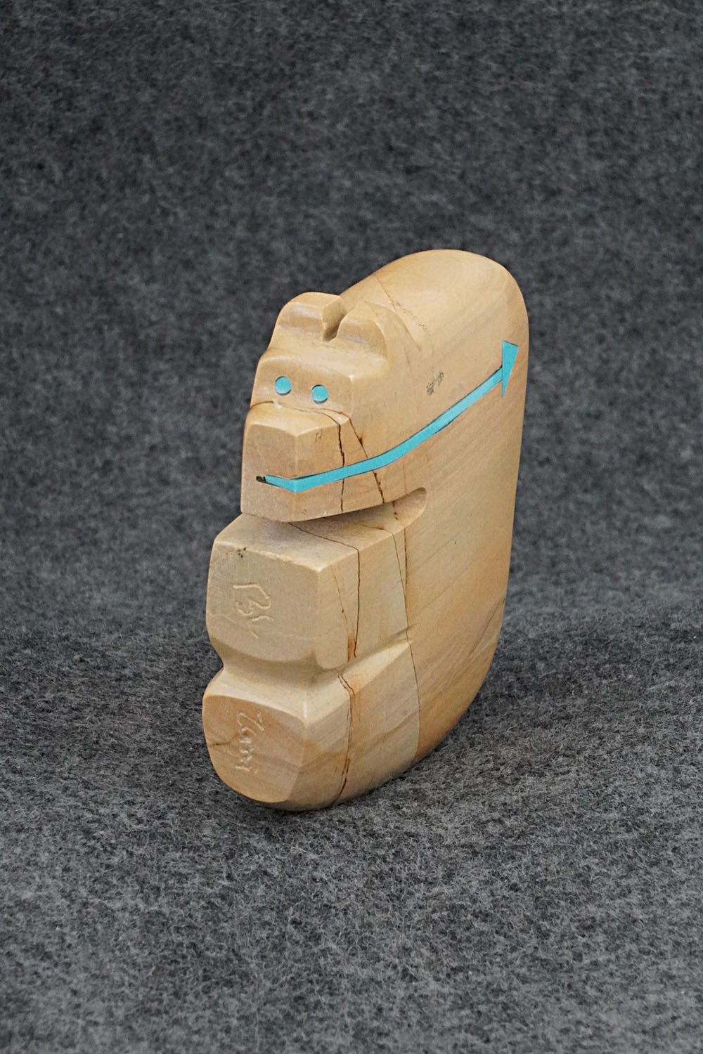 Bear Zuni Fetish Carving - Bernard Laiwakete