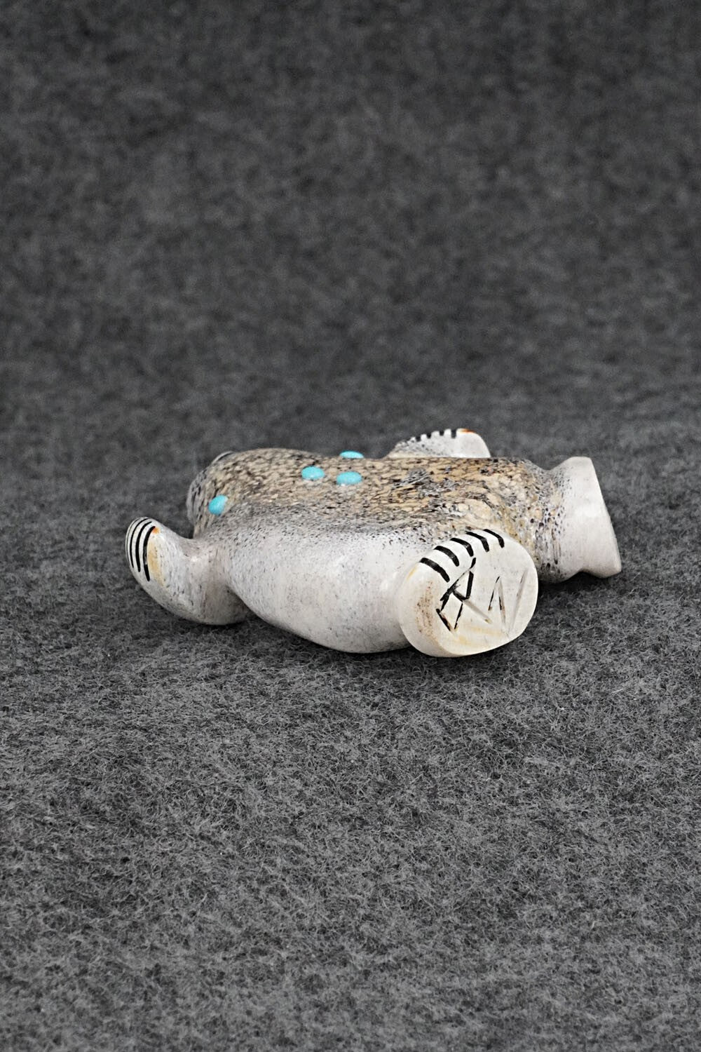 Bear Zuni Fetish Carving - Claudia Peina