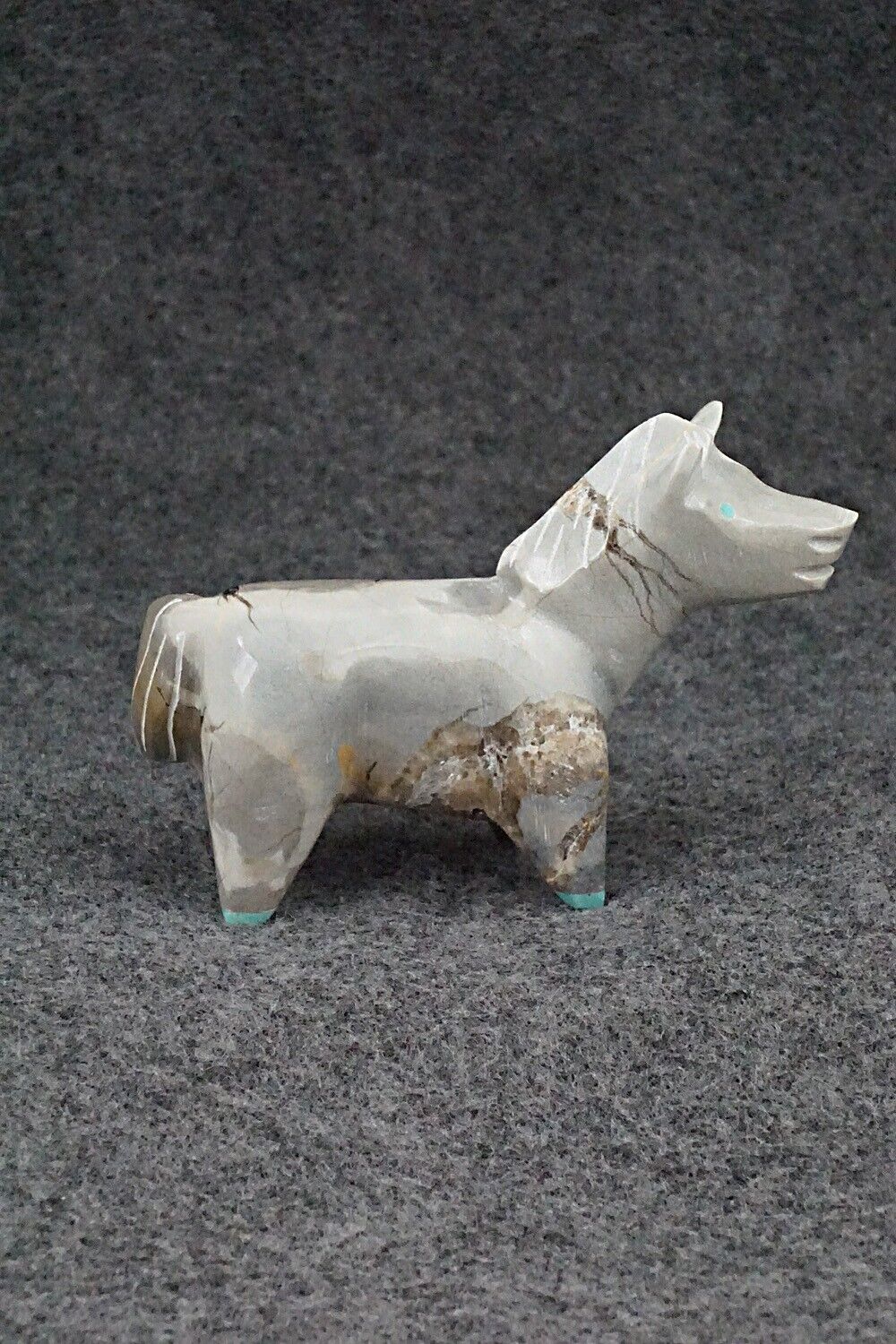 Horse Zuni Fetish Carving - Enrike Leekya