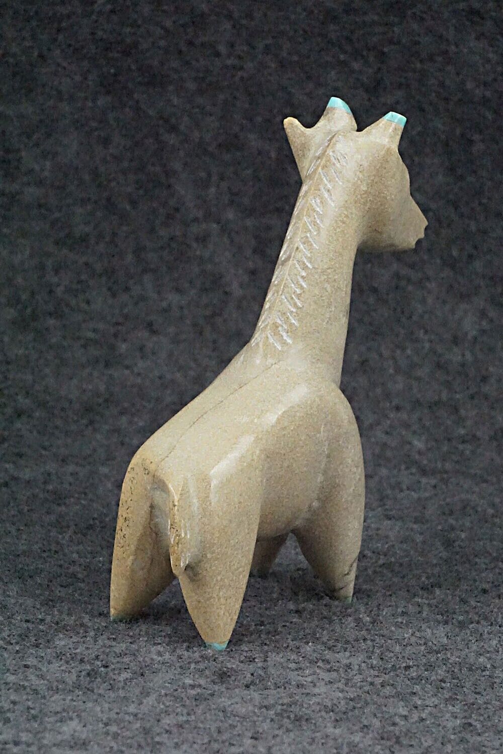 Giraffe Zuni Fetish Carving - Enrike Leekya