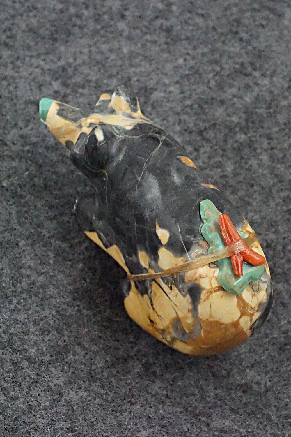 Bear Zuni Fetish Carving - Enrike Leekya