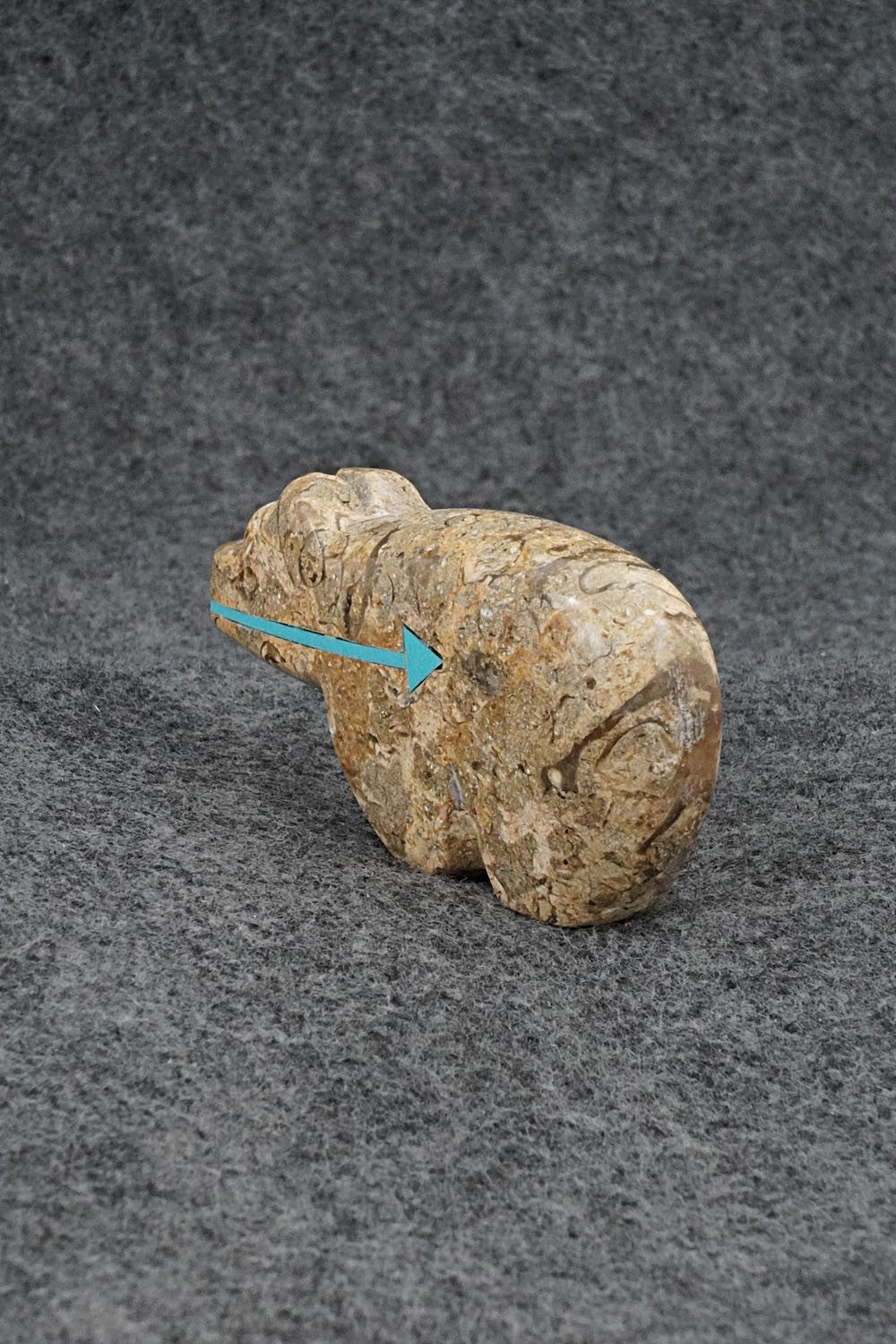 Bear Zuni Fetish Carving - Bernard Laiwakete