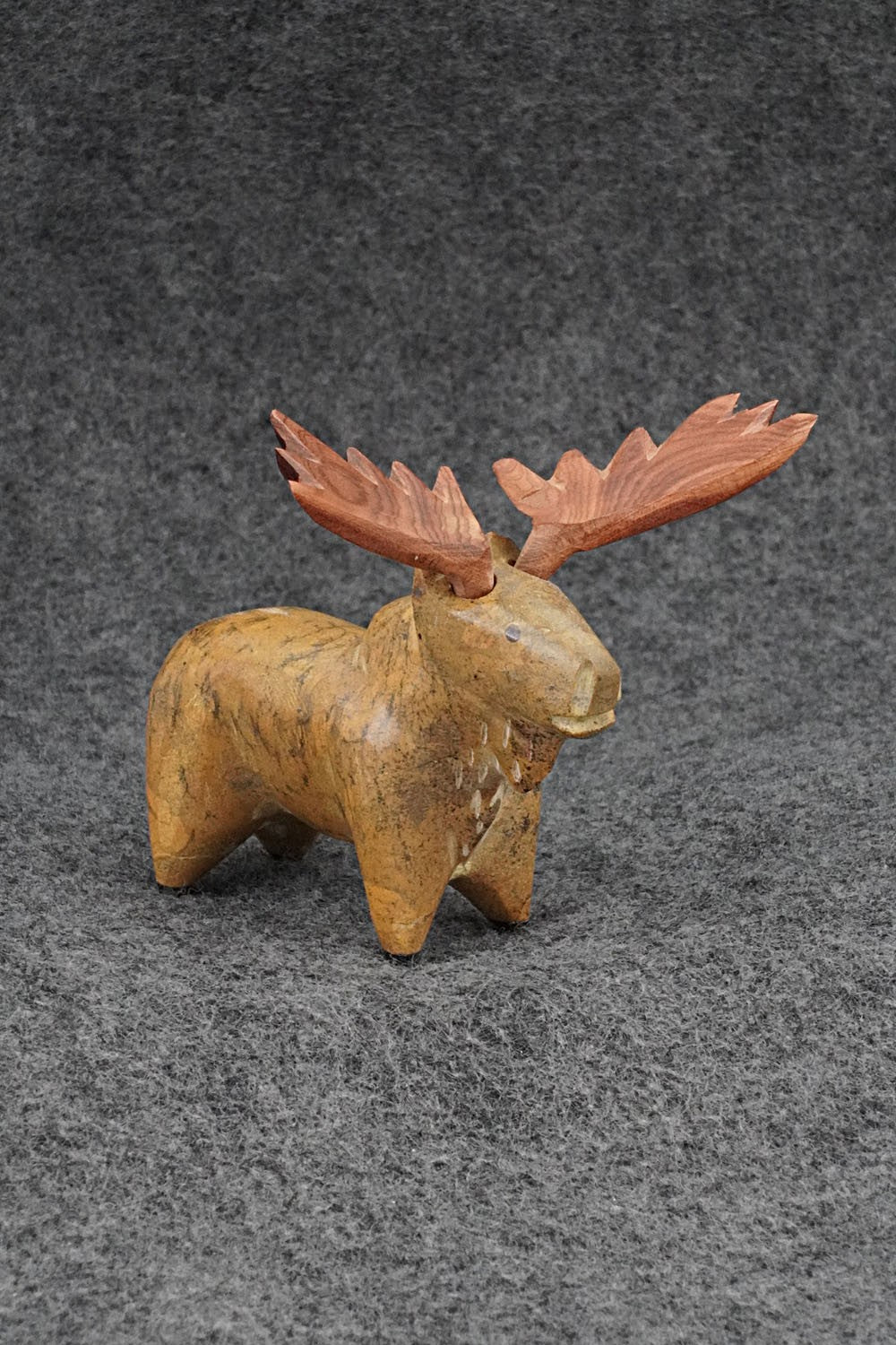 Moose Zuni Fetish Carving - Enrike Leekya