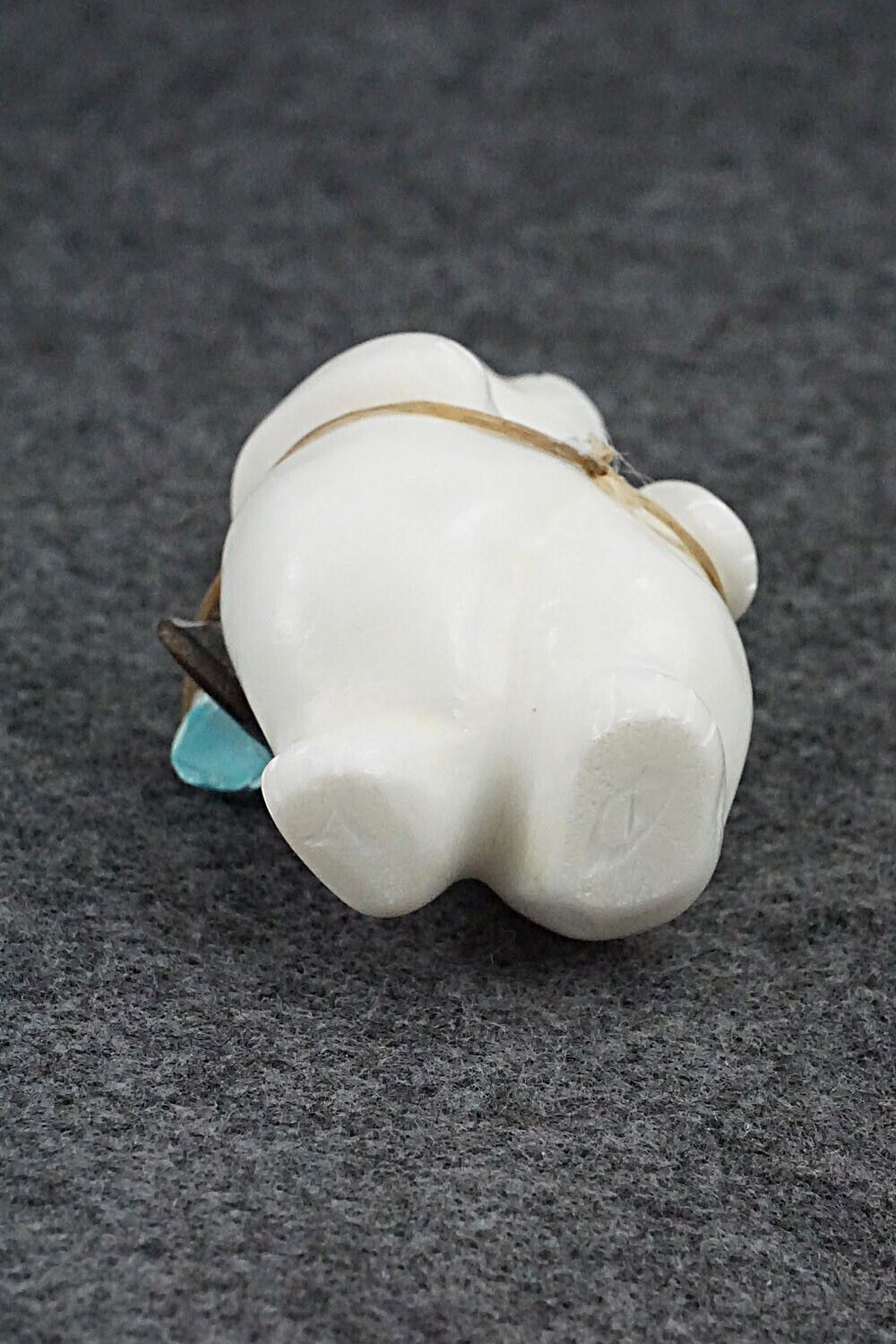Bear Zuni Fetish Carving - Ariane Quam