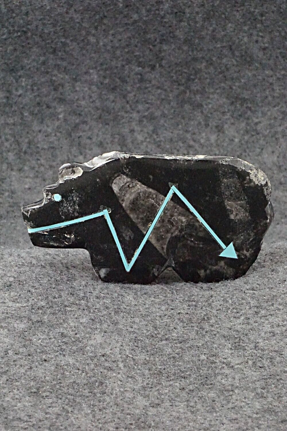 Bear Zuni Fetish Carving - Bernard Laiwakete