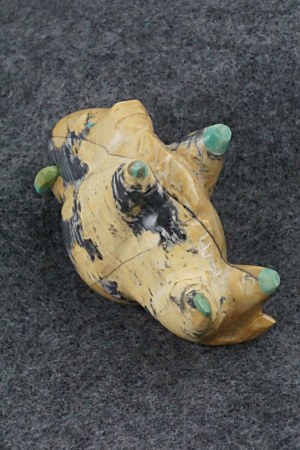 Buffalo Zuni Fetish Carving - Enrike Leekya