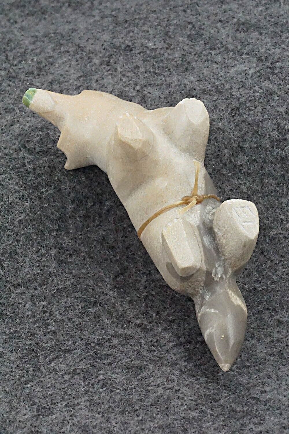 Wolf Zuni Fetish Carving - Enrike Leekya