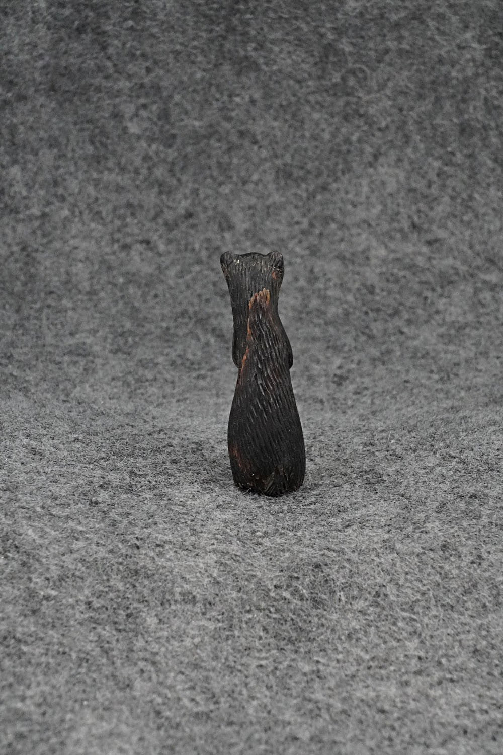 Bear Zuni Fetish Carving - Lance Cheama