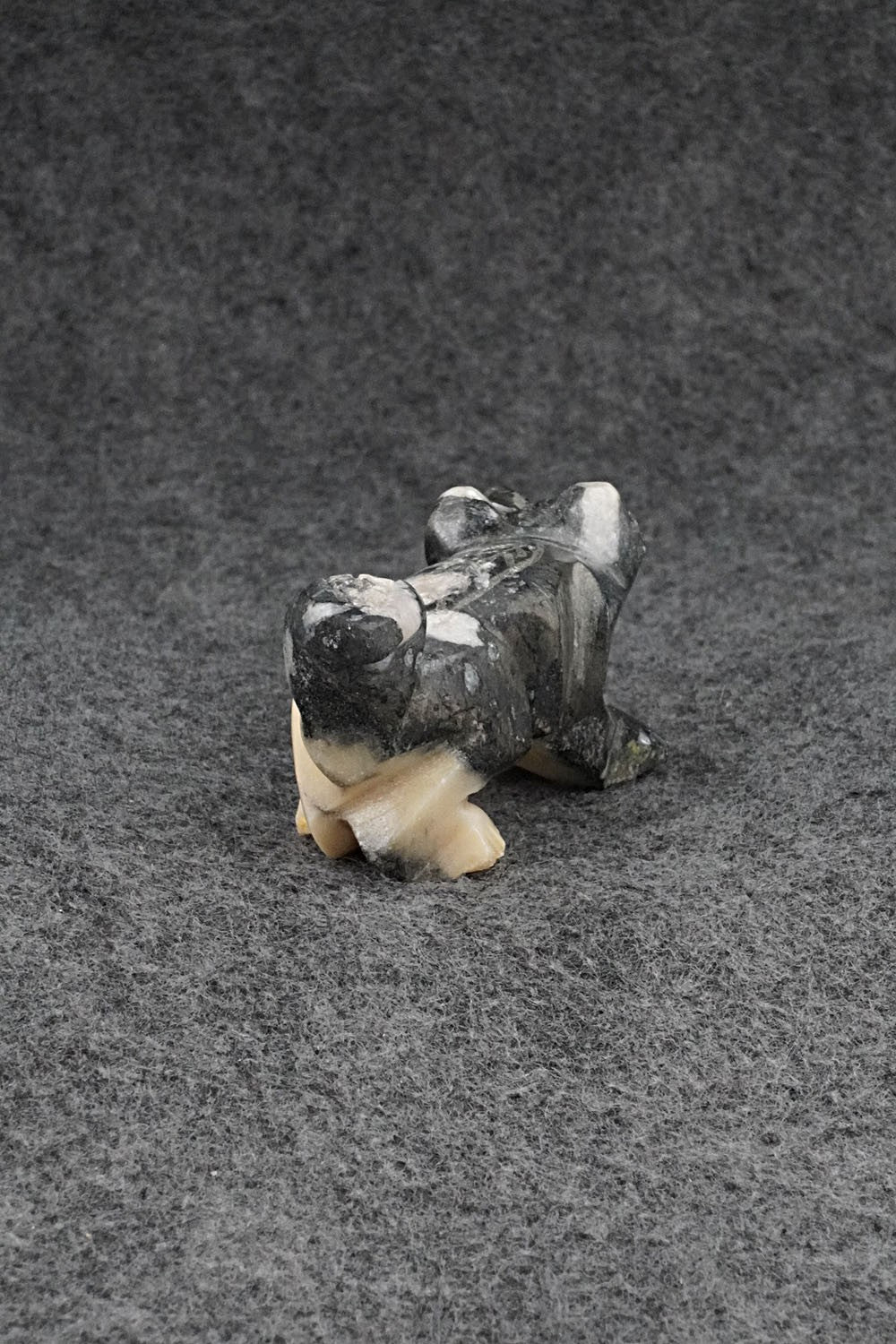 Badger Zuni Fetish Carving - Tony Mackel