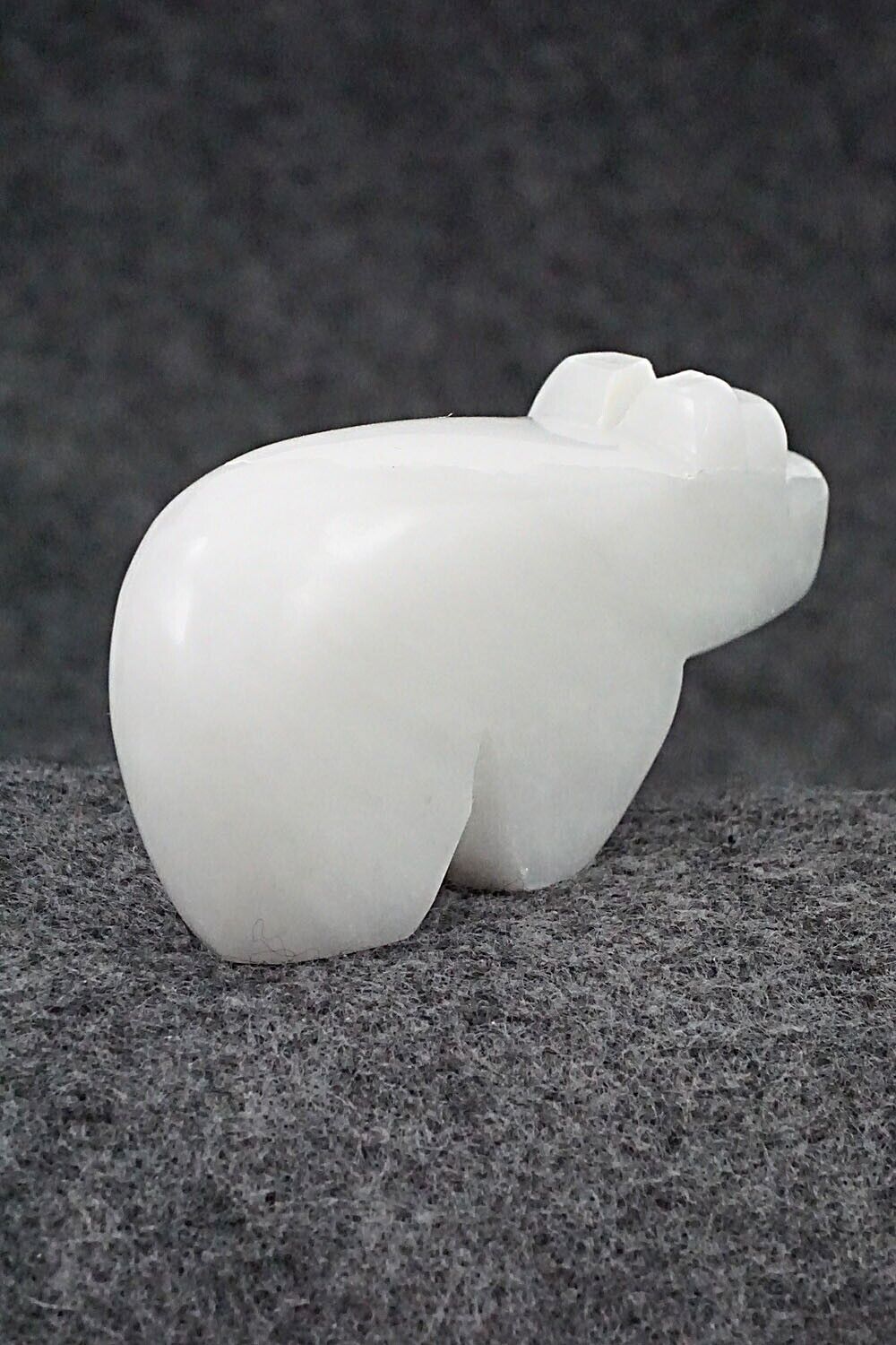 Bear Zuni Fetish Carving - Bernard Laiwakete