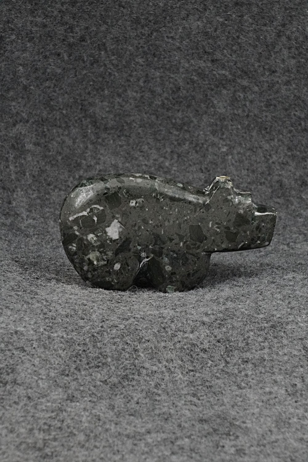 Bear Zuni Fetish Carving - Bernard Laiwakete