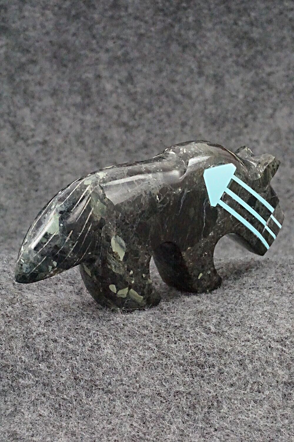Wolf Zuni Fetish Carving - Kenric Laiwakete