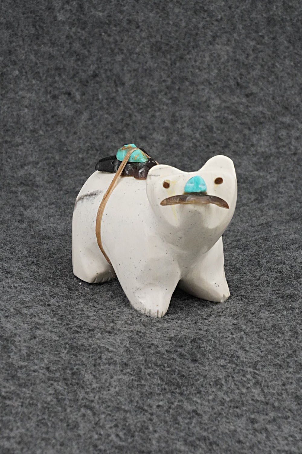 Bear with Fish Zuni Fetish Carving - Enrike Leekya