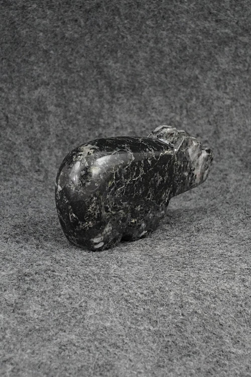 Bear Zuni Fetish Carving - Bernard Laiwakete