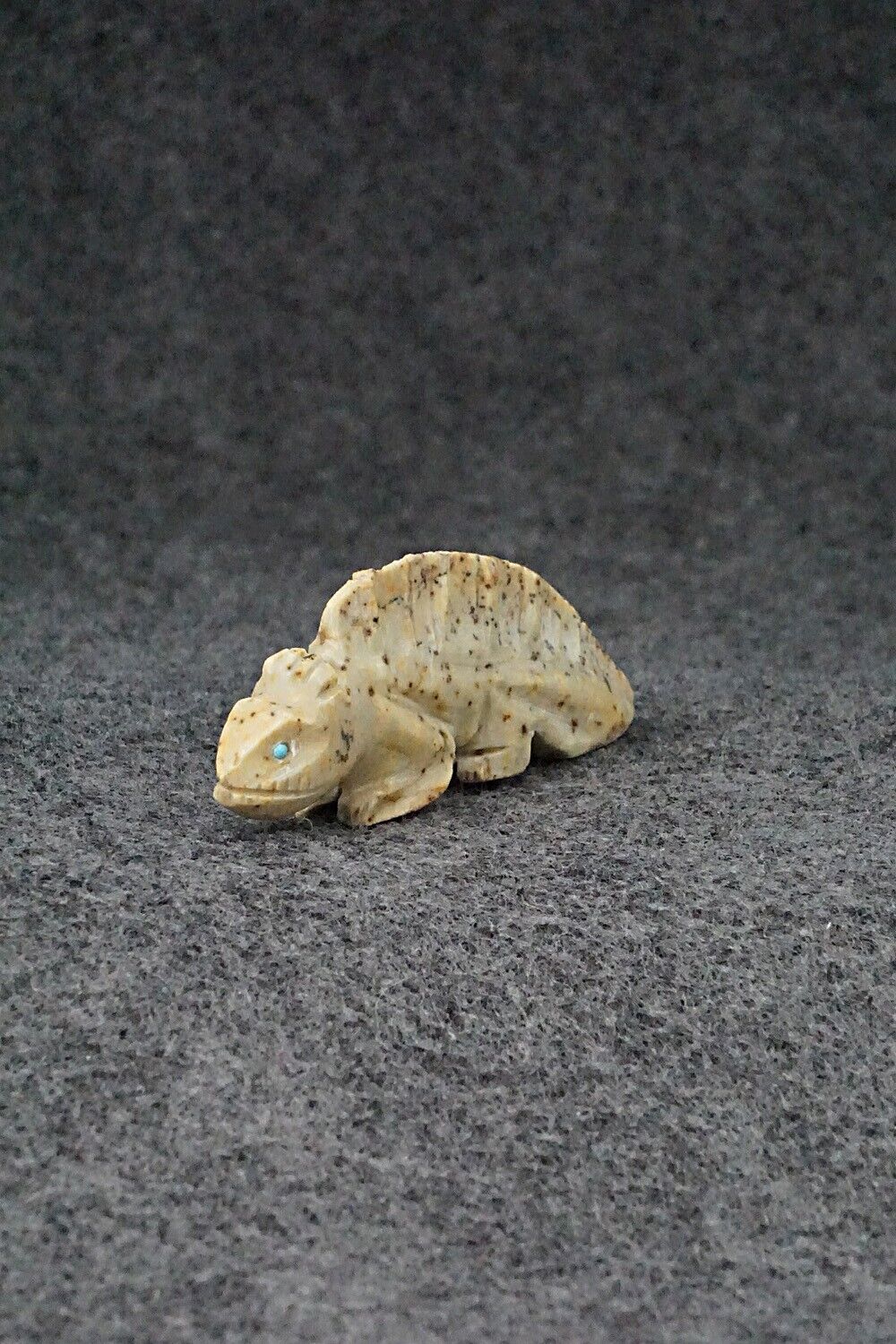 Dinosaur Zuni Fetish Carving - Lindsey Cheama