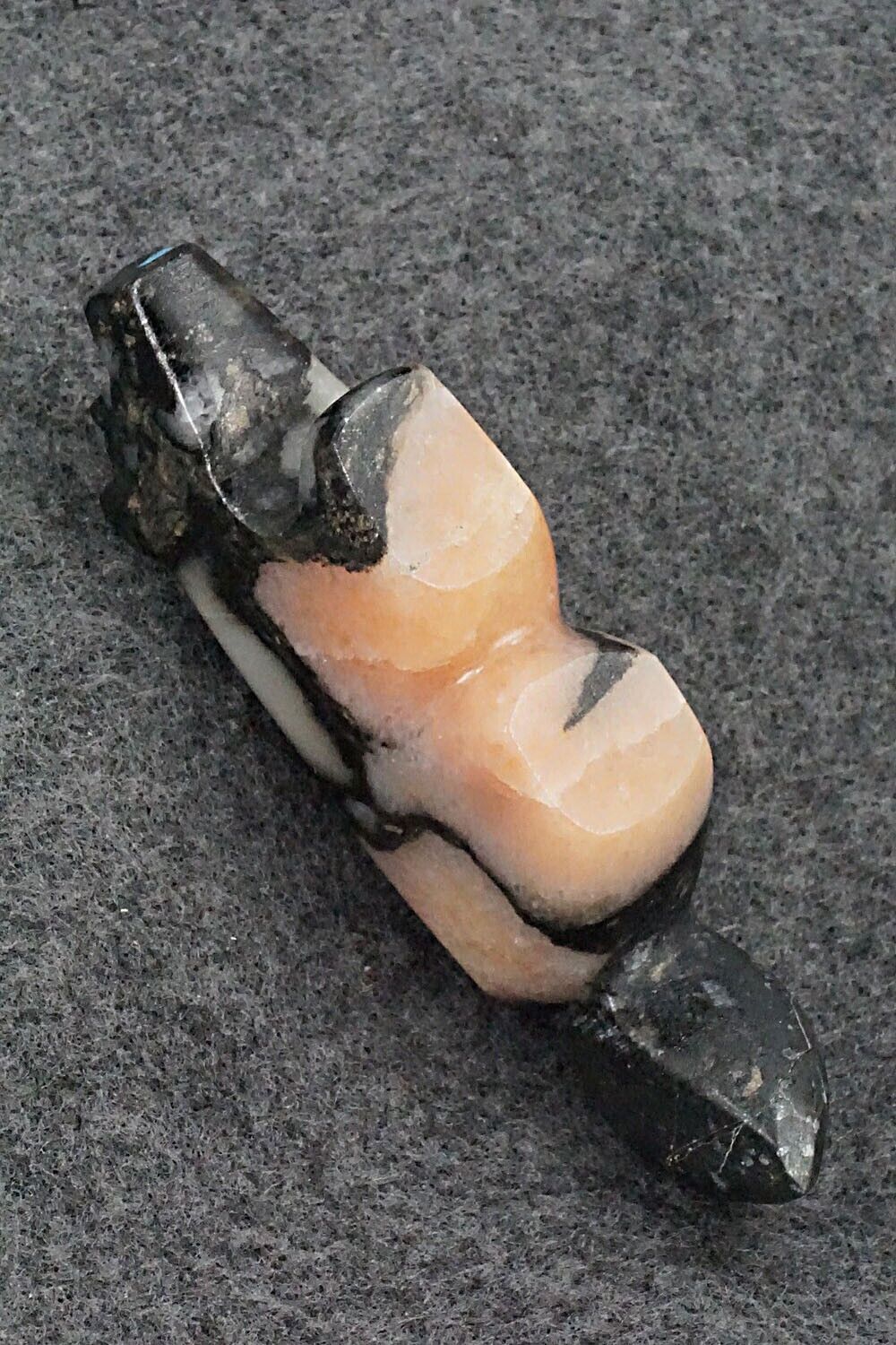 Wolf Zuni Fetish Carving - Bernard Laiwakete