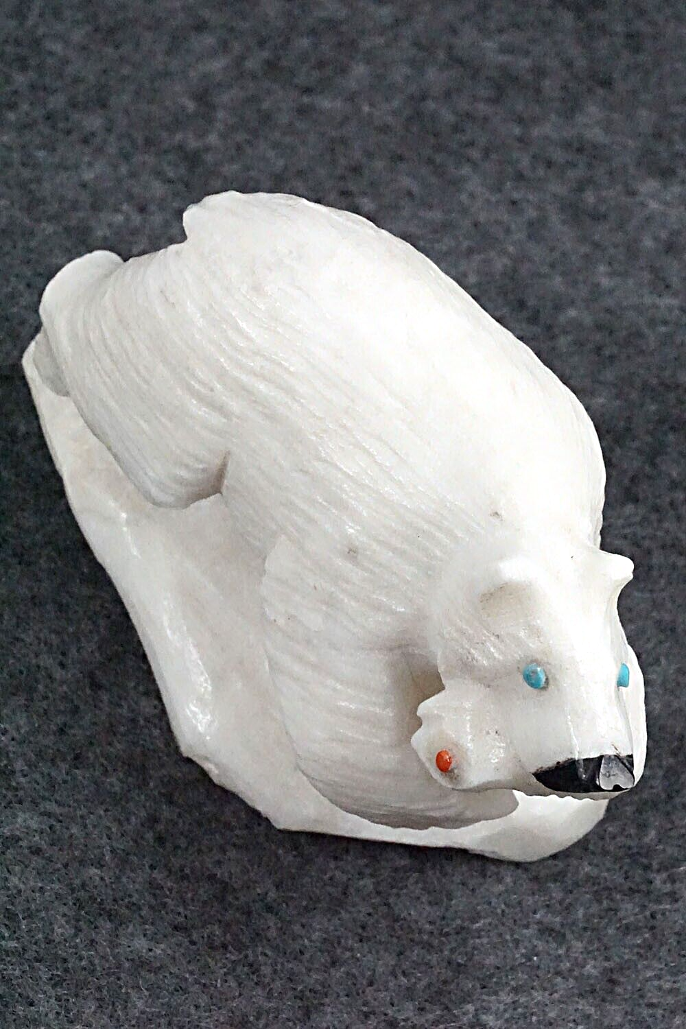 Polar Bear Zuni Fetish Carving - Derrick Kaamasee