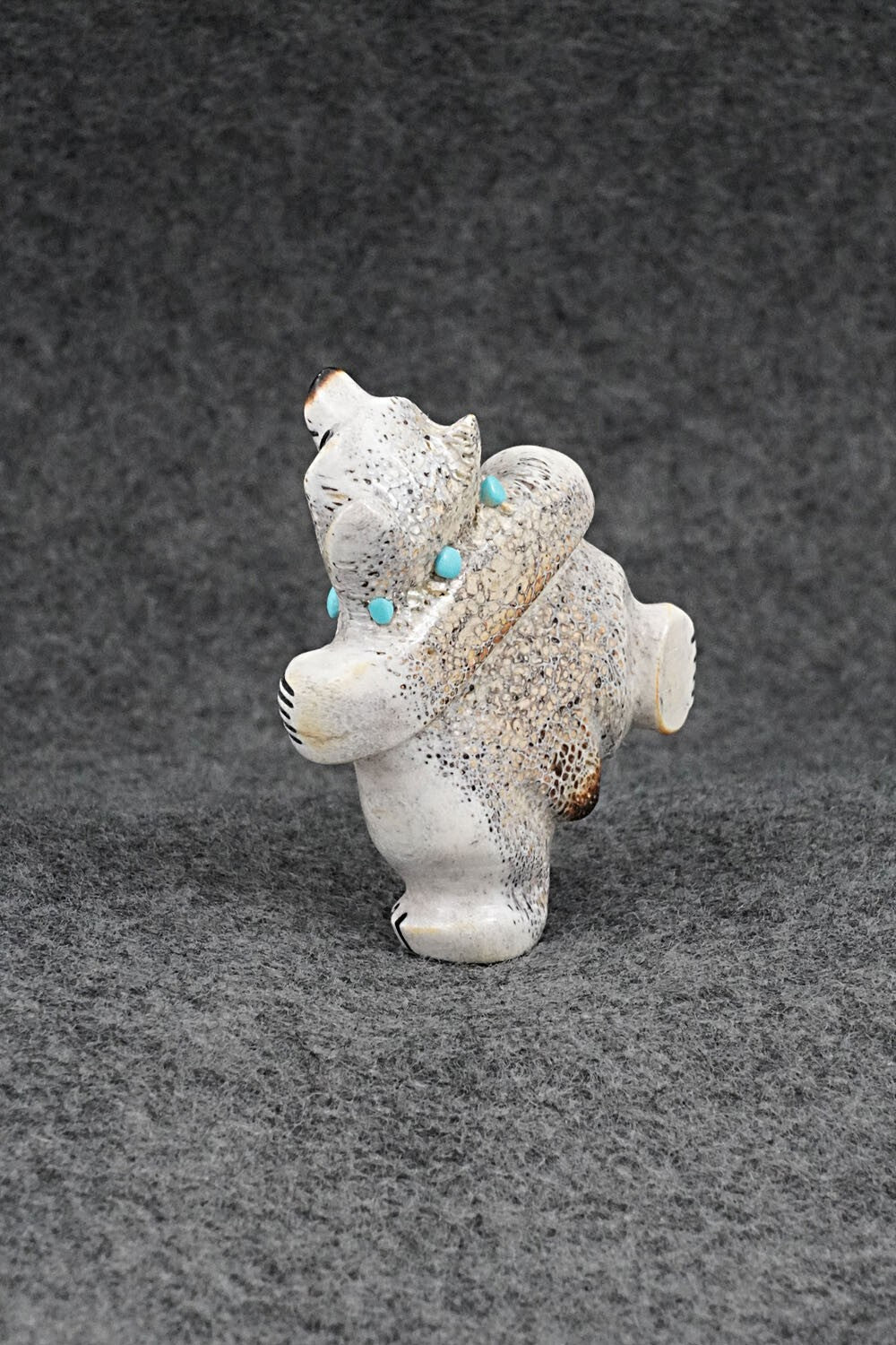 Bear Zuni Fetish Carving - Claudia Peina
