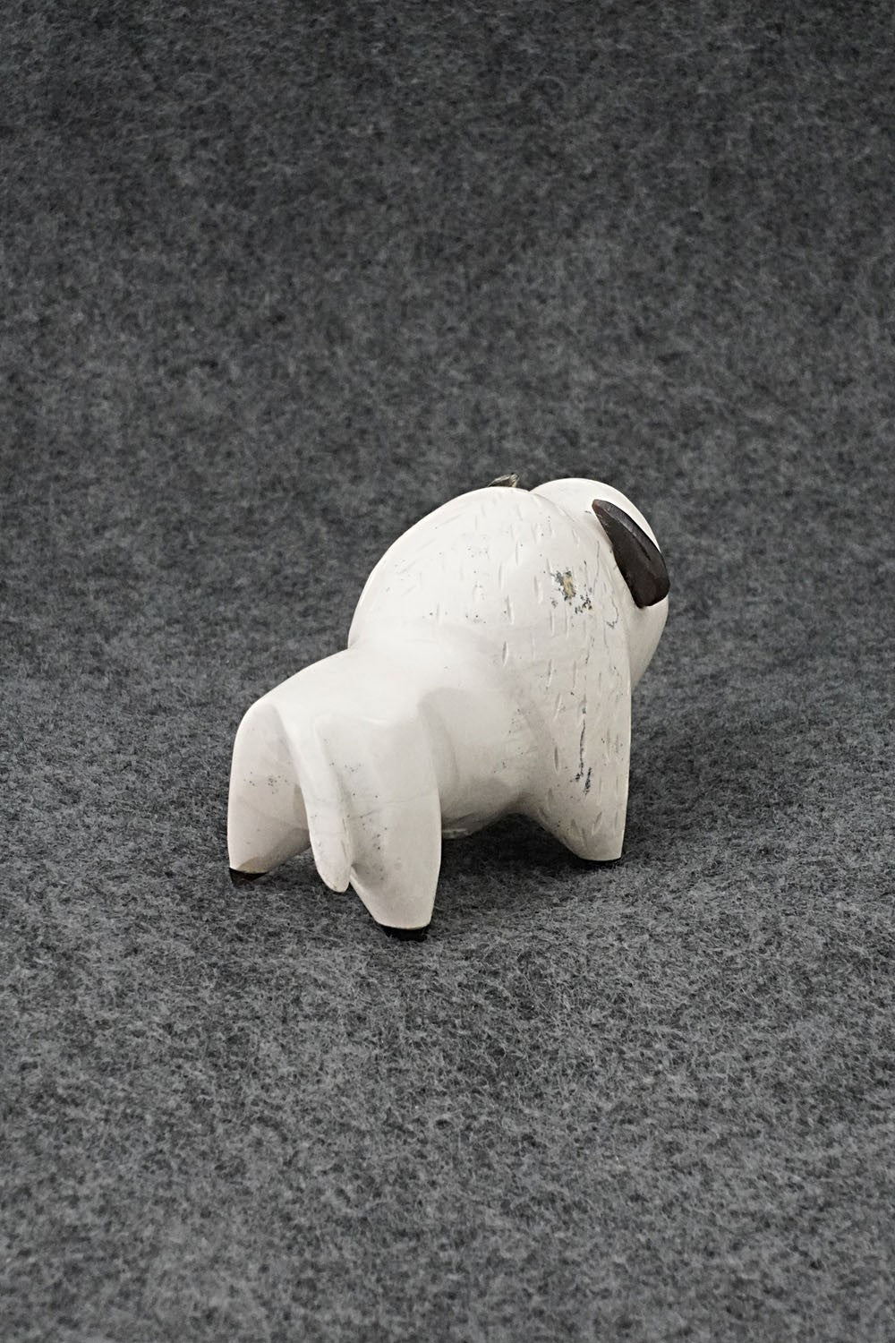 Buffalo Zuni Fetish Carving - Enrike Leekya