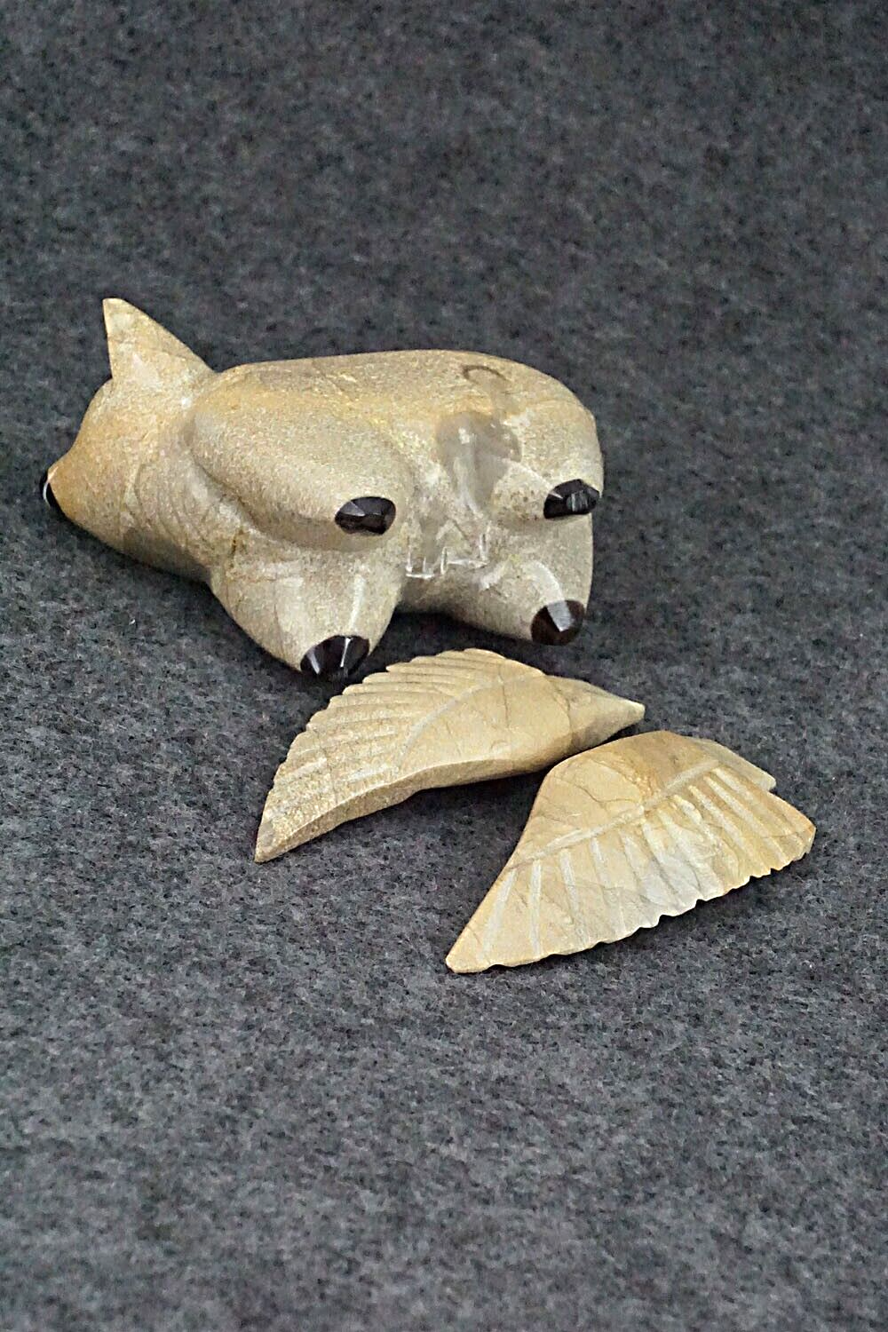 Flying Pig Zuni Fetish Carving - Enrike Leekya