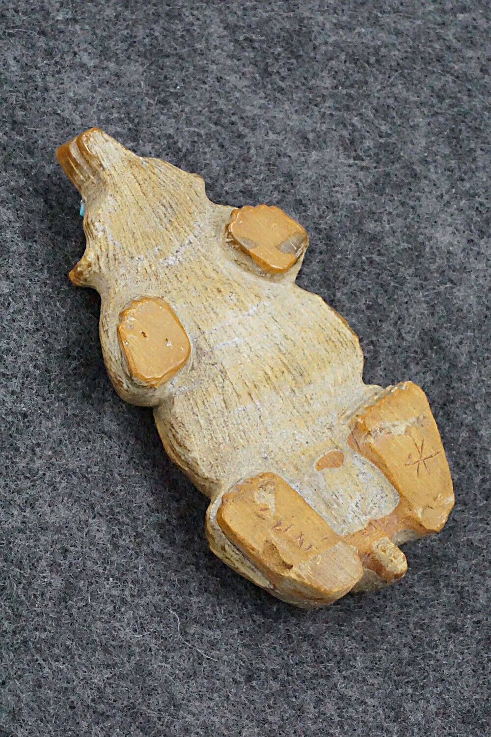 Badger Zuni Fetish Carving - Derrick Kaamasee