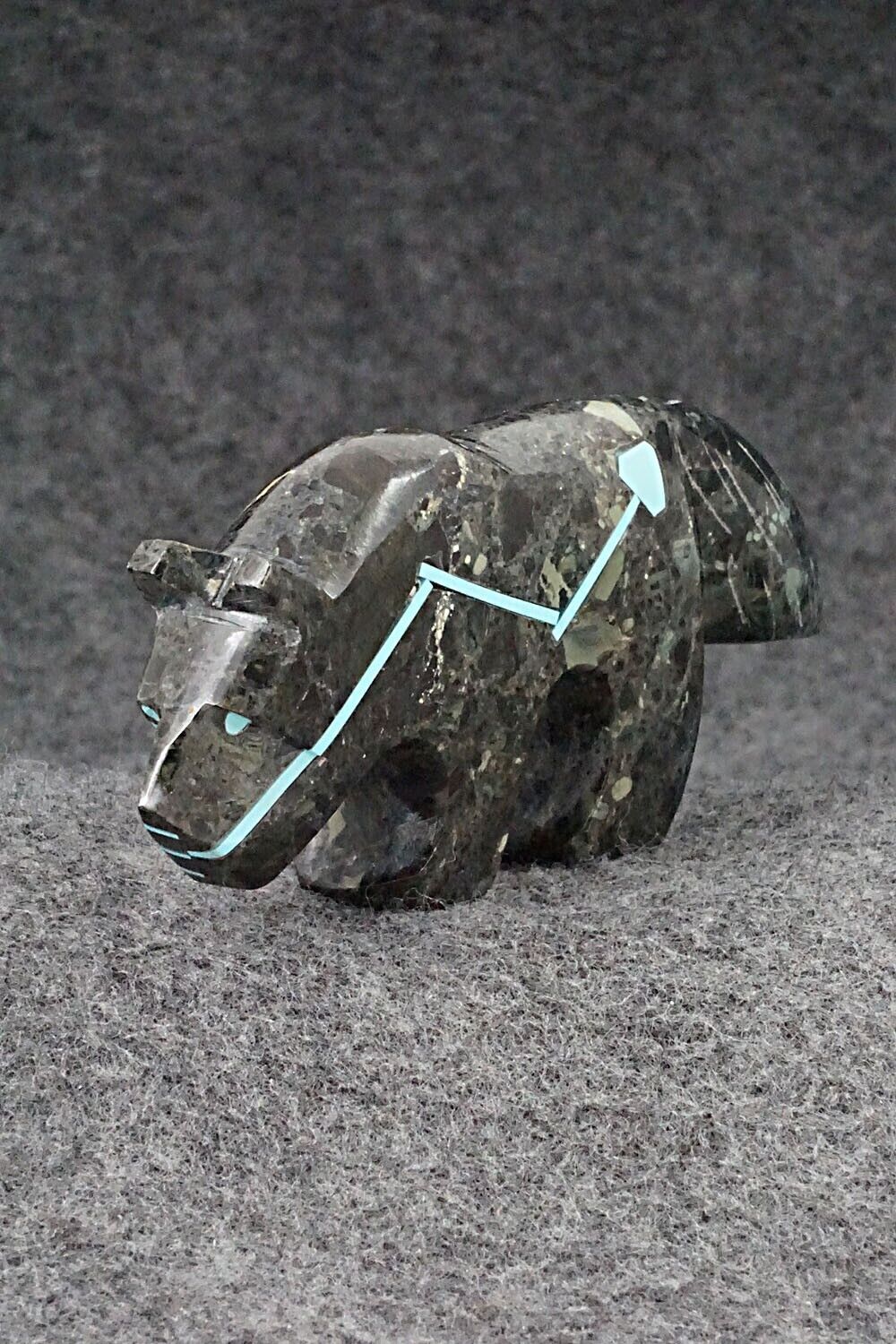 Wolf Zuni Fetish Carving - Kenric Laiwakete