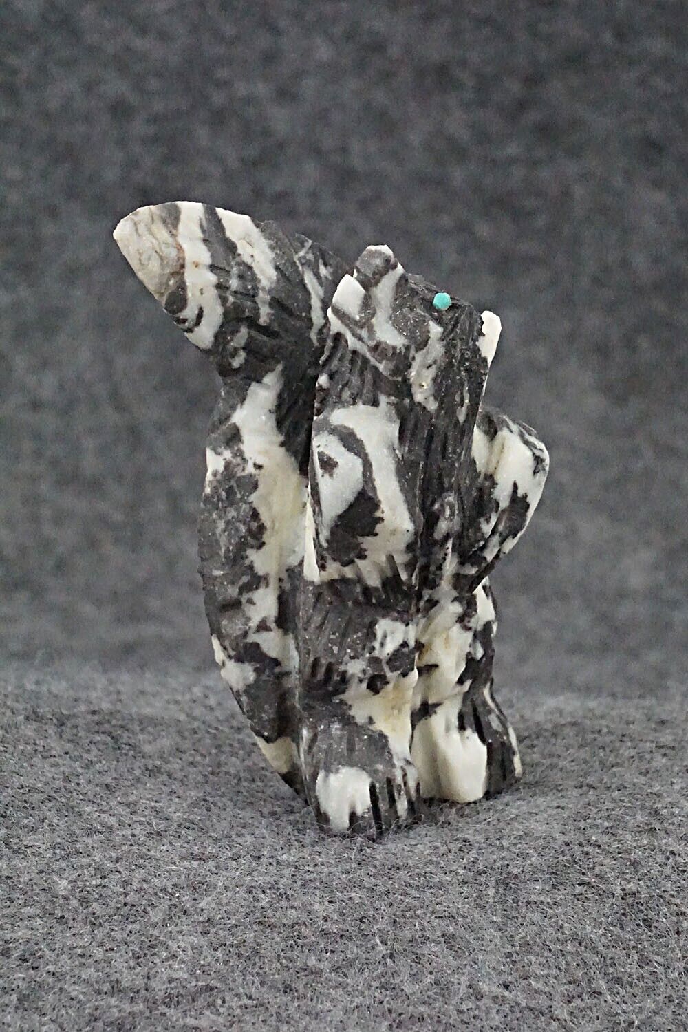 Skunk Zuni Fetish Carving - Jon Quam