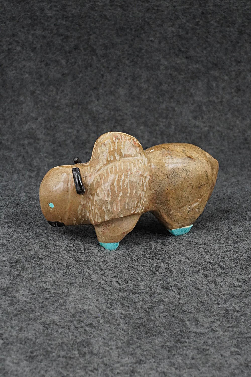 Buffalo Zuni Fetish Carving - Freddie Leekya