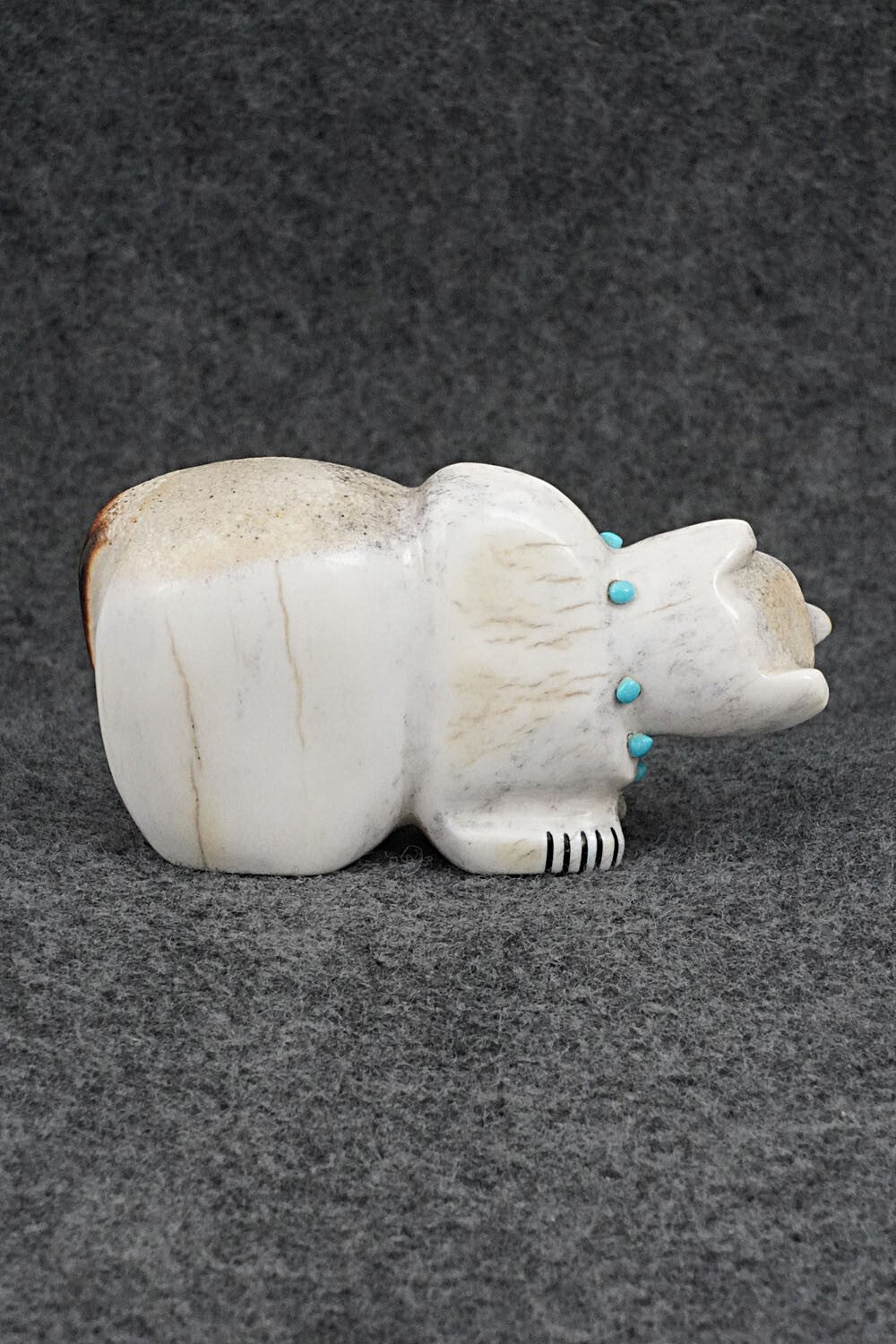 Bear Zuni Fetish Carving - Claudia Peina